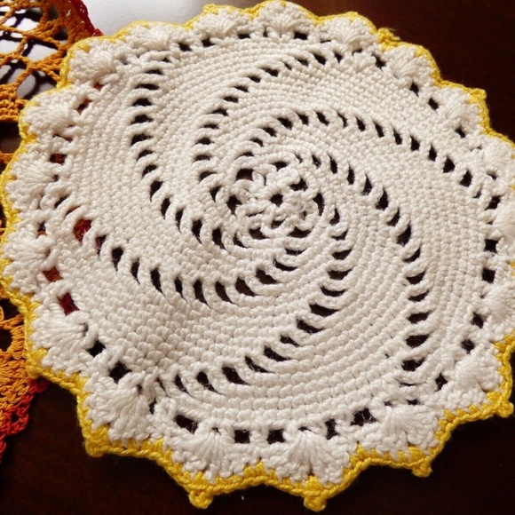 VTG lot of 4 Table Doily Lace Center Mat Dresser hand crochet White Orange - Picture 6 of 8